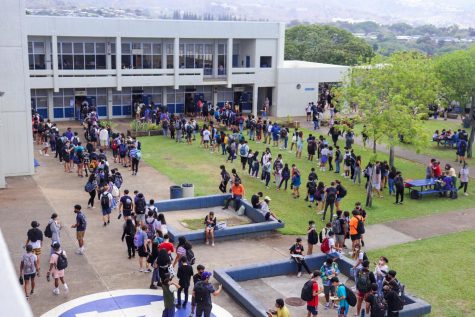 Hungry students face long lunch lines