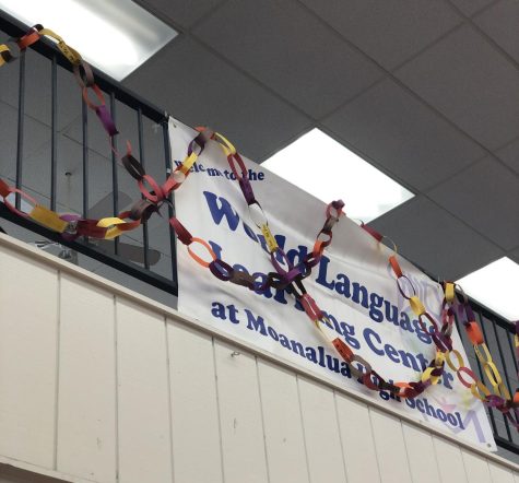 Links of Thanks hanging in the cafeteria