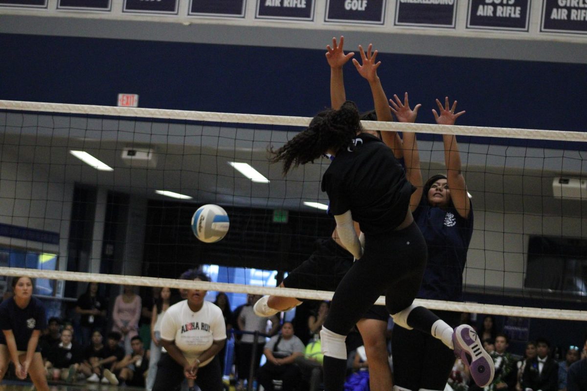 Zaria Queen (12) gets by blocked Natalie Jenks & Gabby Santos (11) for the Juniors to score the point.