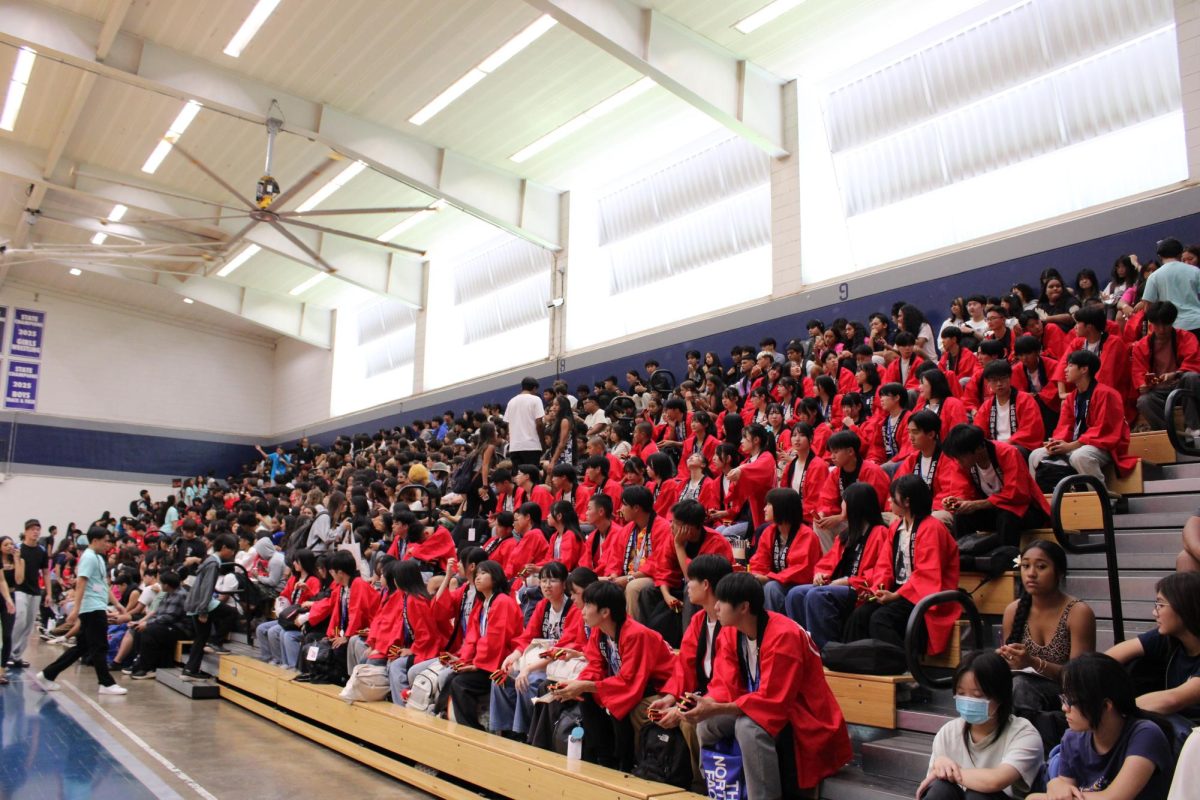 Kokutaiji (red coats) and Moanalua students gather in the gymnasium for Kokutaiji’s performance.
